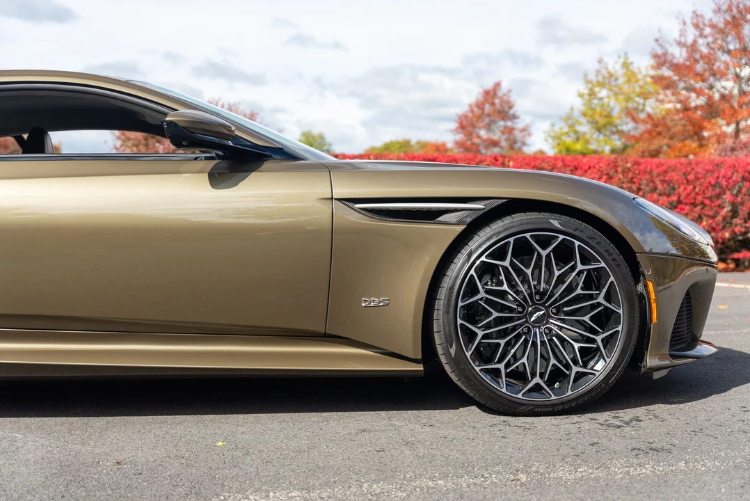 2020 Aston Martin DBS Superleggera - Image 28 of 31