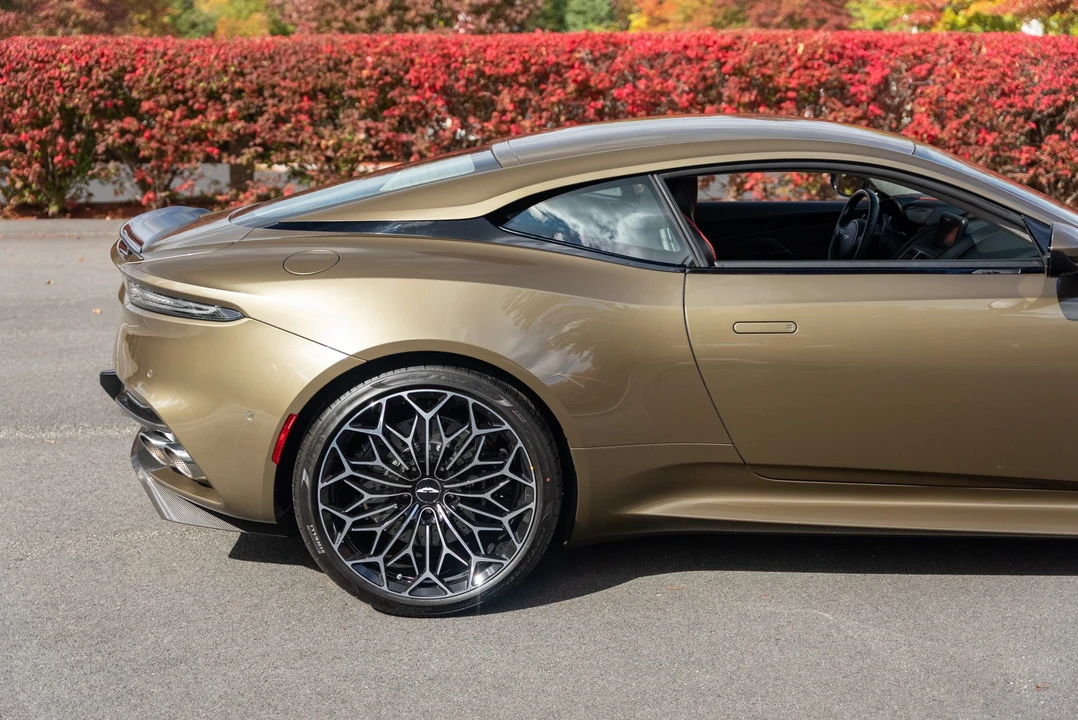 2020 Aston Martin DBS Superleggera - Image 25 of 31