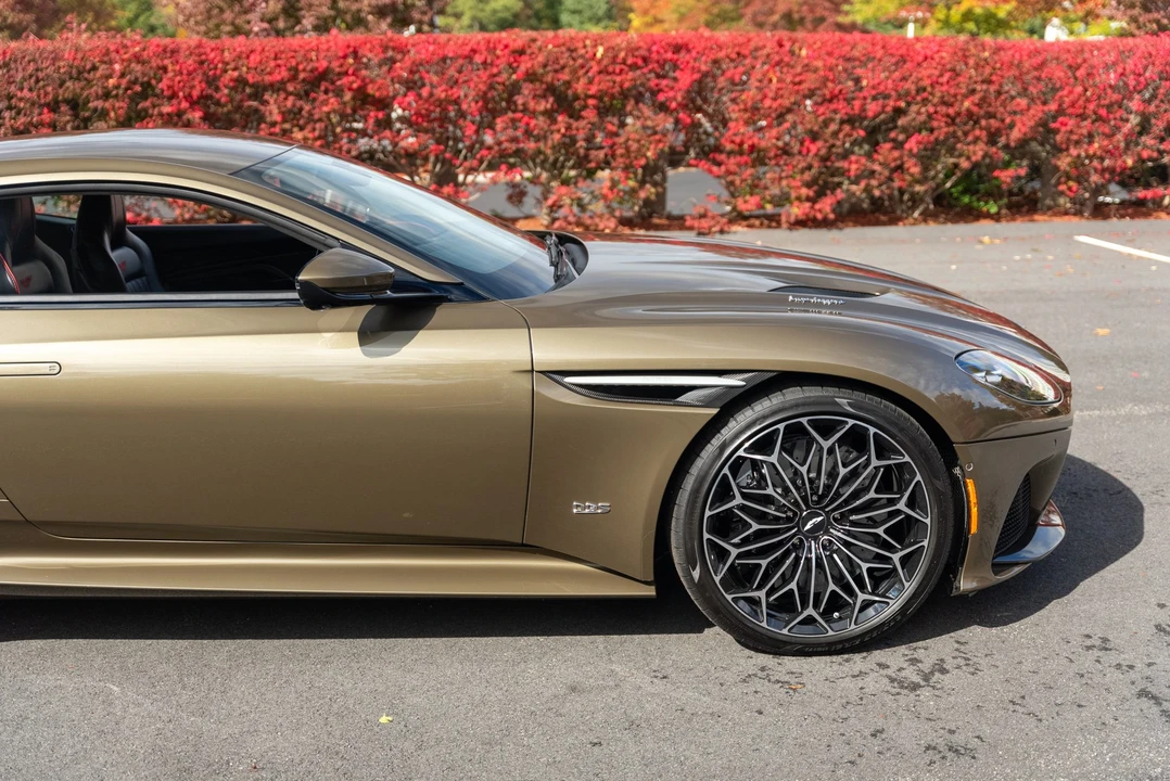 2020 Aston Martin DBS Superleggera - Image 26 of 31