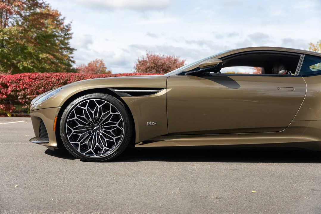 2020 Aston Martin DBS Superleggera - Image 23 of 31