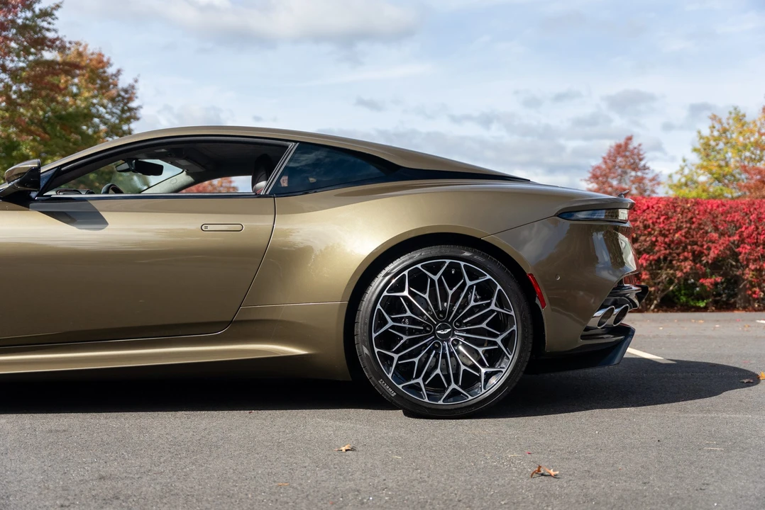 2020 Aston Martin DBS Superleggera - Image 24 of 31