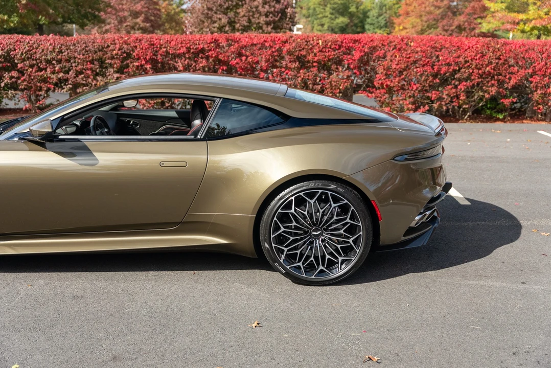 2020 Aston Martin DBS Superleggera - Image 22 of 31