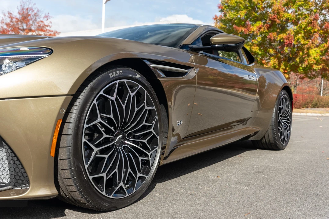 2020 Aston Martin DBS Superleggera - Image 30 of 31