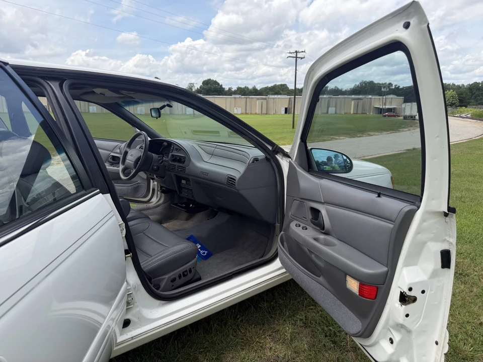 1994 Ford Taurus 2nd Gen - Image 26 of 31