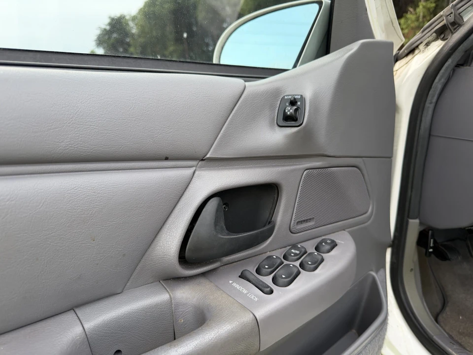 1994 Ford Taurus 2nd Gen - Image 28 of 31