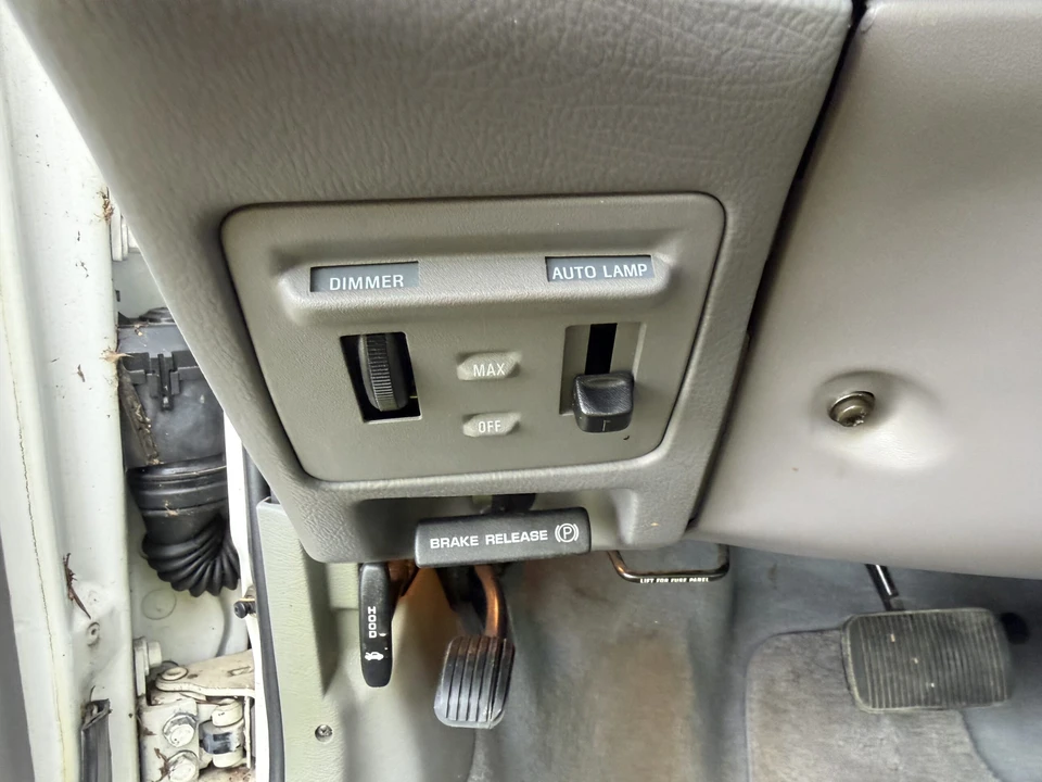 1994 Ford Taurus 2nd Gen - Image 30 of 31