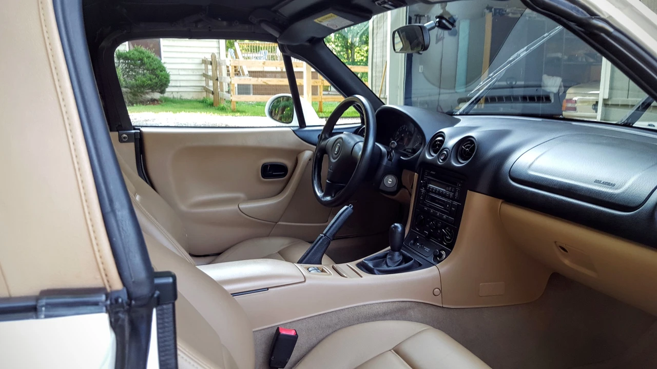 2000 Mazda NB MX-5 Miata - Image 28 of 31