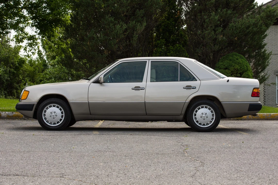 1990 Mercedes-Benz W124 E-Class - Image 14 of 31