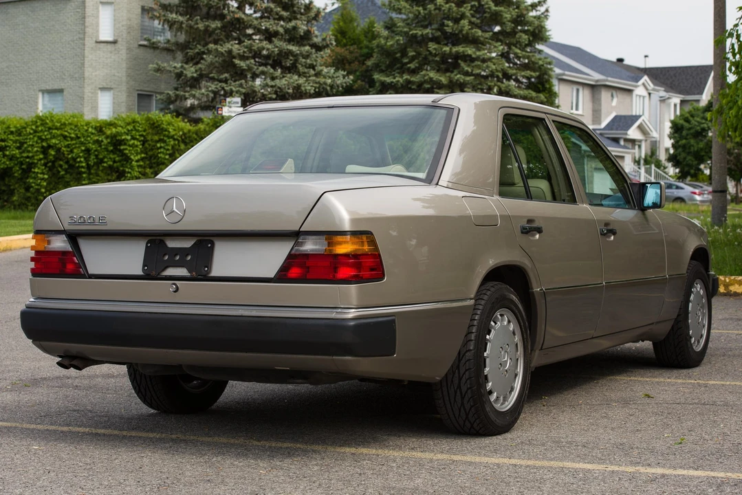 1990 Mercedes-Benz W124 E-Class - Image 9 of 31