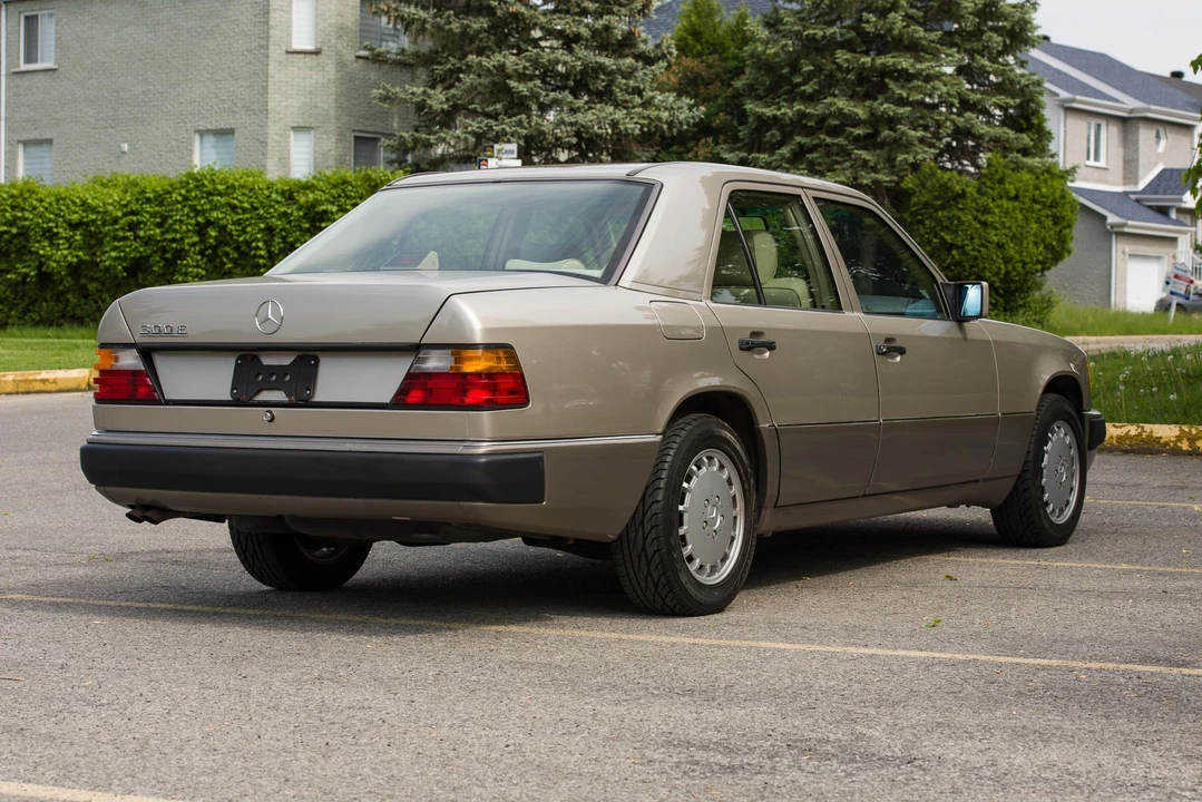 1990 Mercedes-Benz W124 E-Class - Image 8 of 31