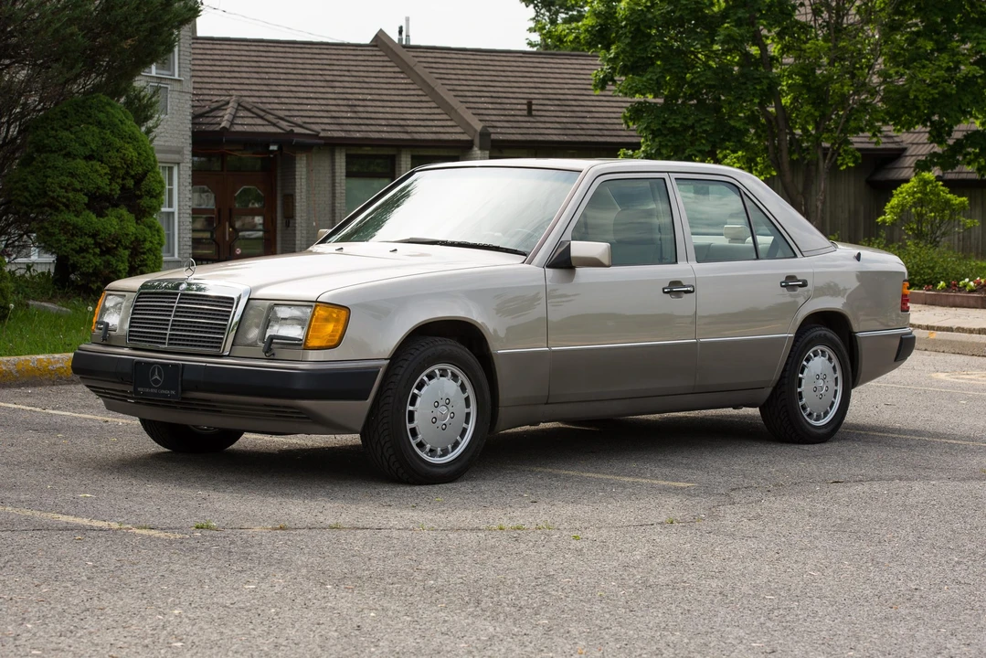 1990 Mercedes-Benz W124 E-Class - Image 2 of 31