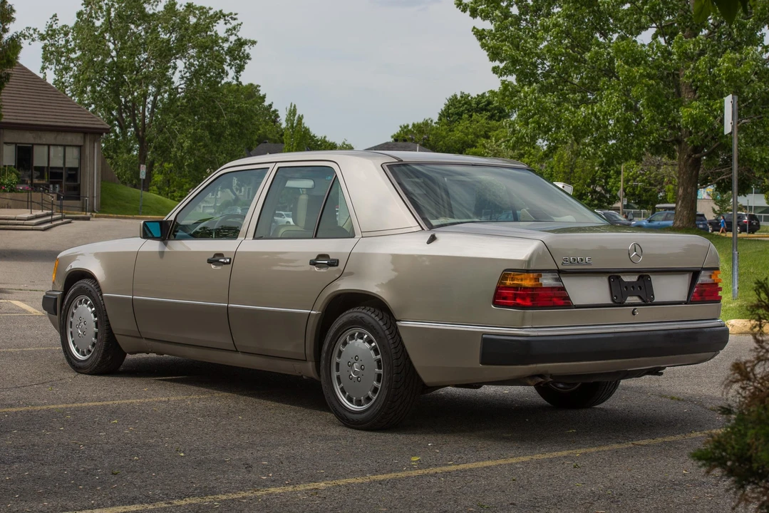 1990 Mercedes-Benz W124 E-Class - Image 12 of 31