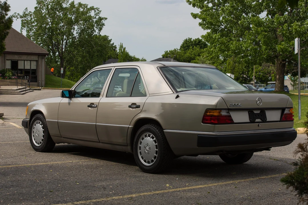 1990 Mercedes-Benz W124 E-Class - Image 11 of 31