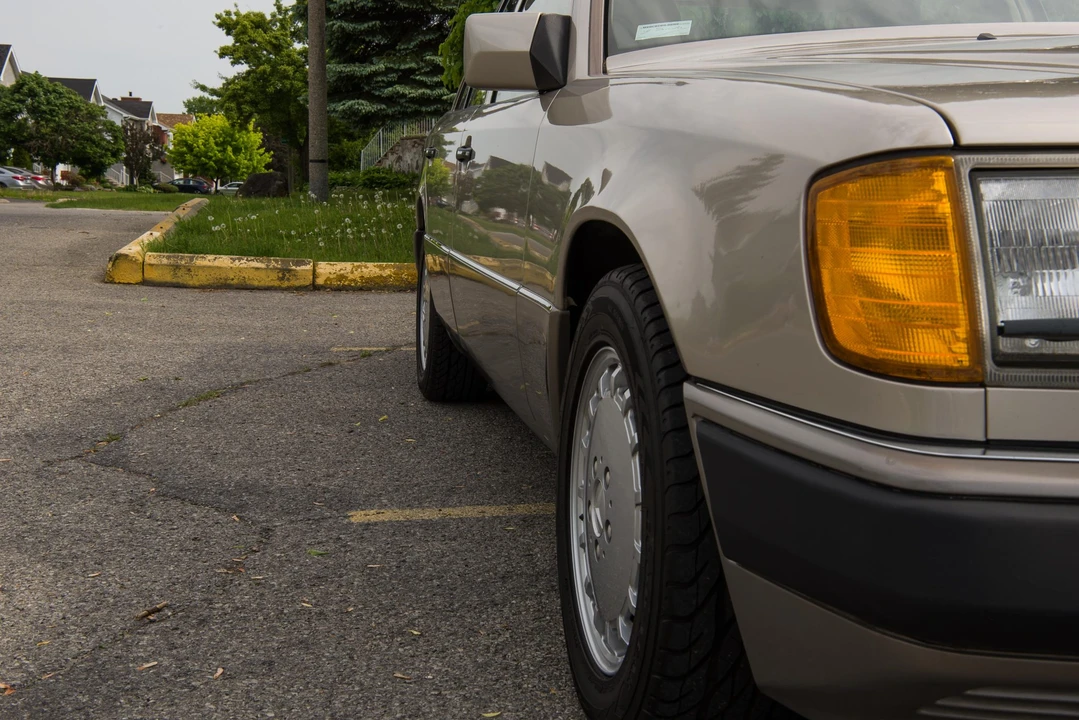1990 Mercedes-Benz W124 E-Class - Image 18 of 31