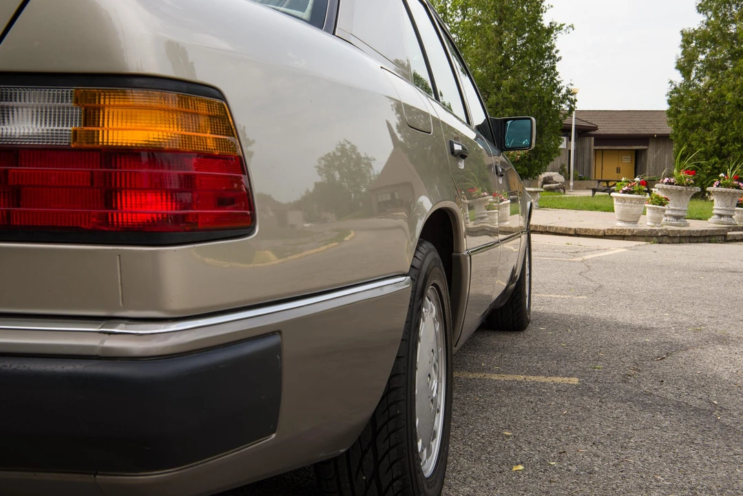 1990 Mercedes-Benz W124 E-Class - Image 26 of 31