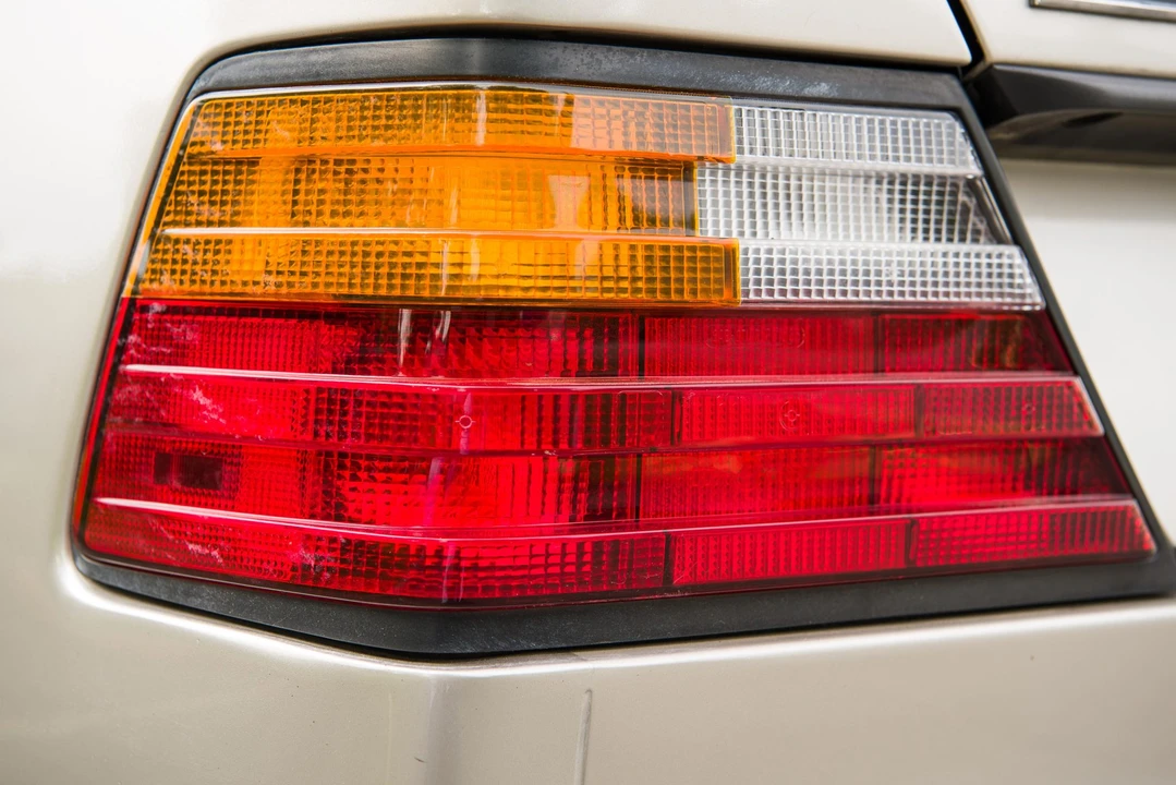 1990 Mercedes-Benz W124 E-Class - Image 25 of 31