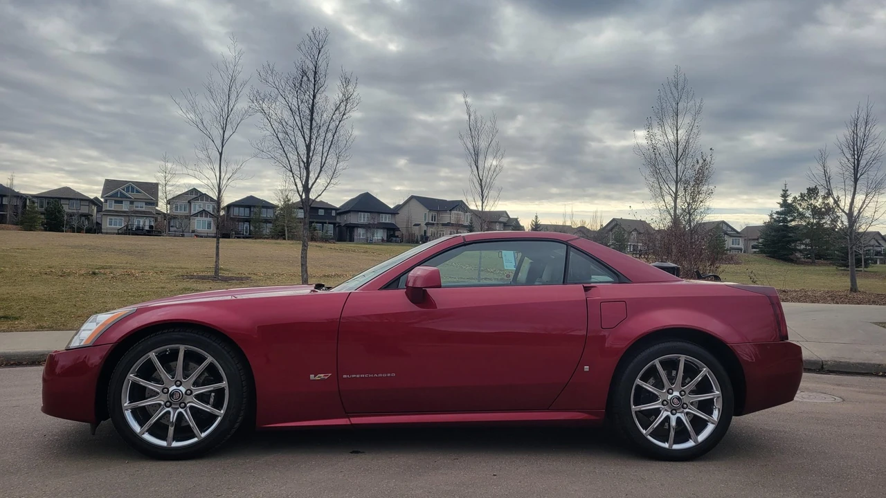 2008 Cadillac XLR-V - Image 15 of 31