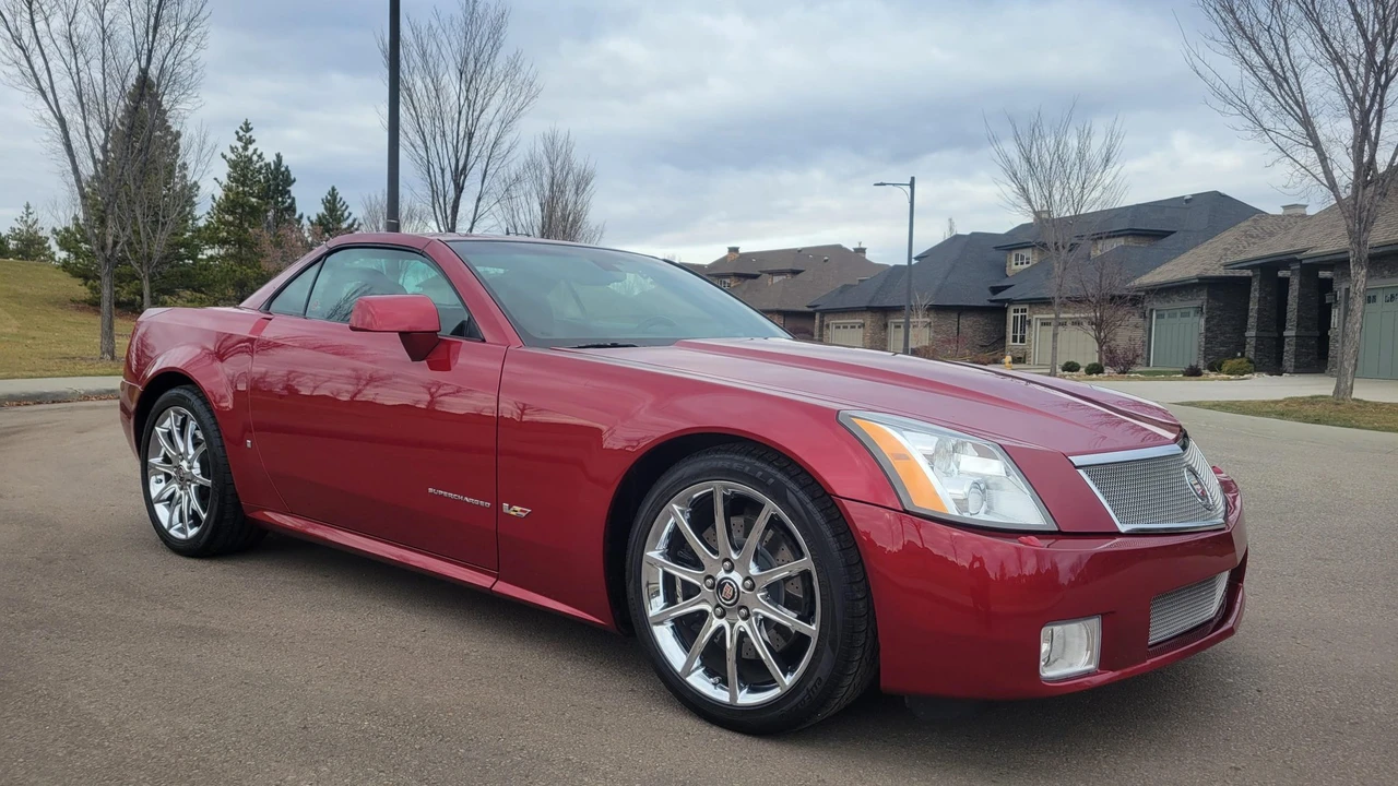 2008 Cadillac XLR-V - Image 12 of 31