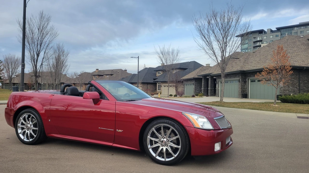 2008 Cadillac XLR-V - Image 2 of 31