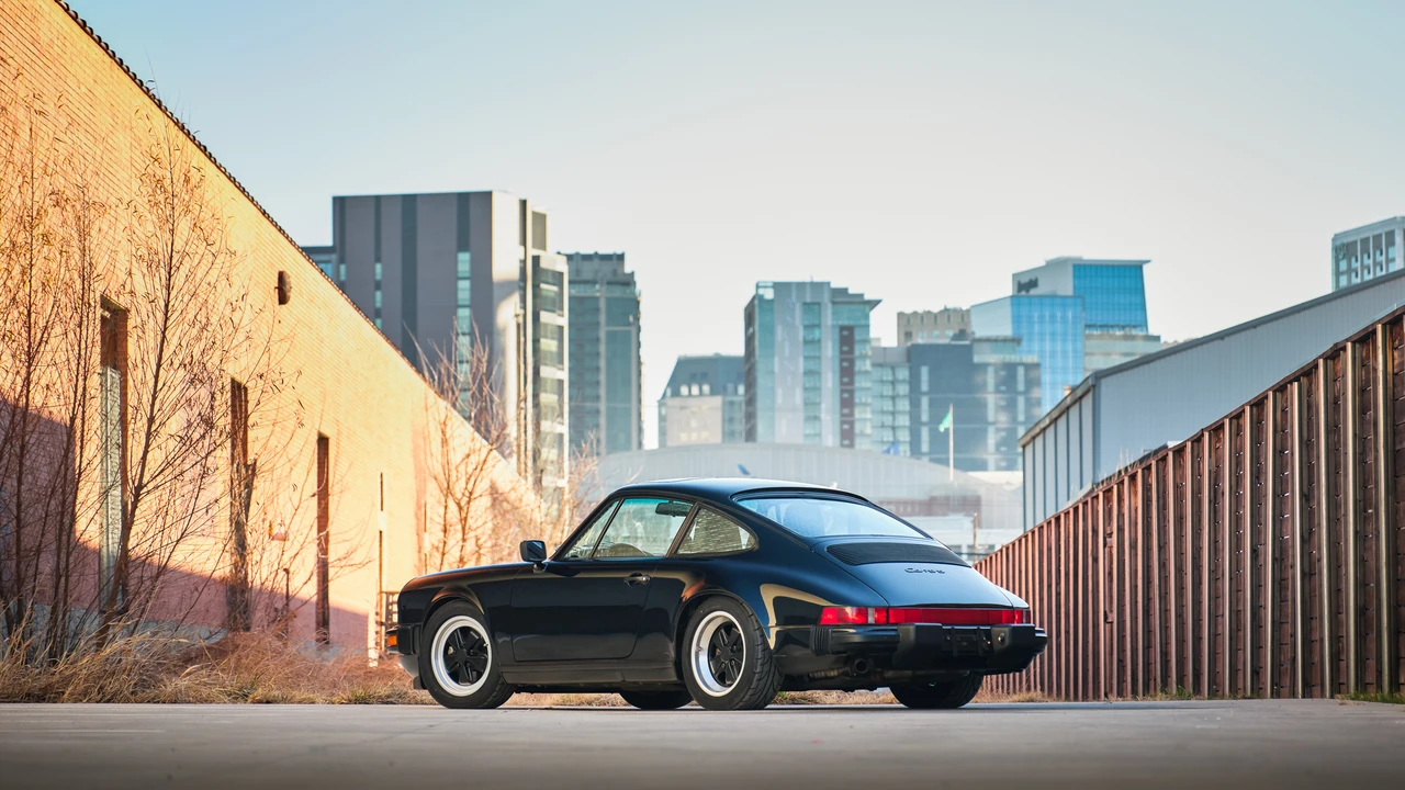 1988 Porsche 911 Carrera 3.2 - Image 11 of 31