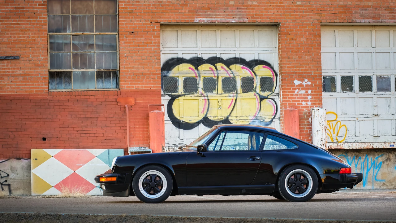 1988 Porsche 911 Carrera 3.2 - Image 24 of 31