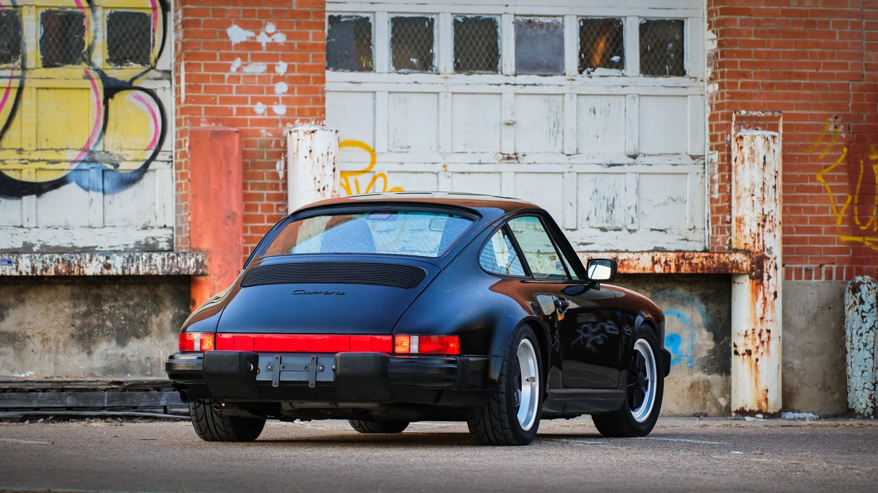 1988 Porsche 911 Carrera 3.2 - Image 26 of 31
