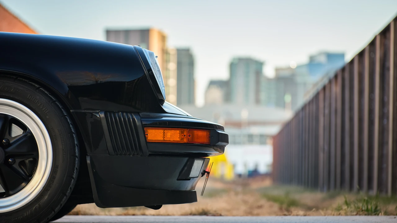 1988 Porsche 911 Carrera 3.2 - Image 28 of 31
