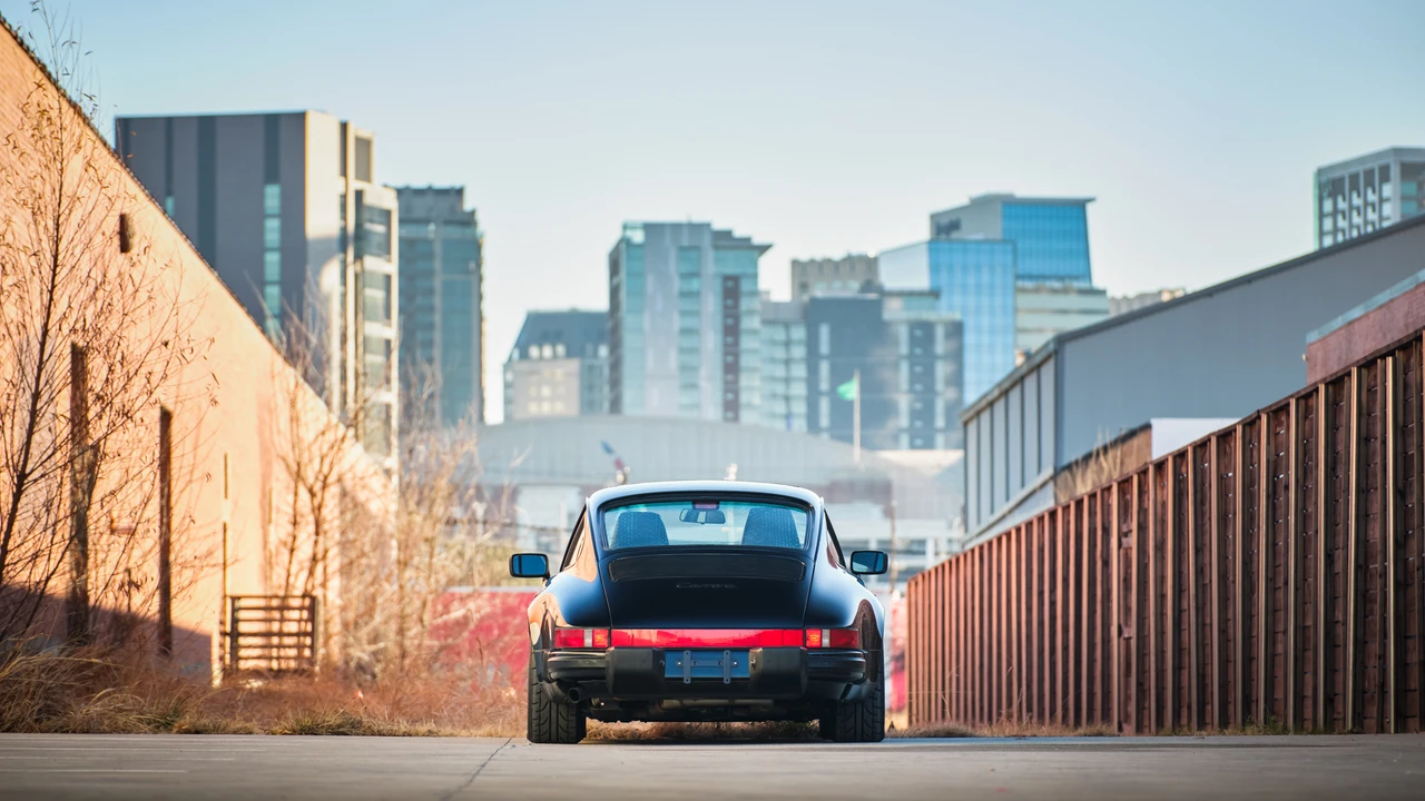 1988 Porsche 911 Carrera 3.2 - Image 8 of 31