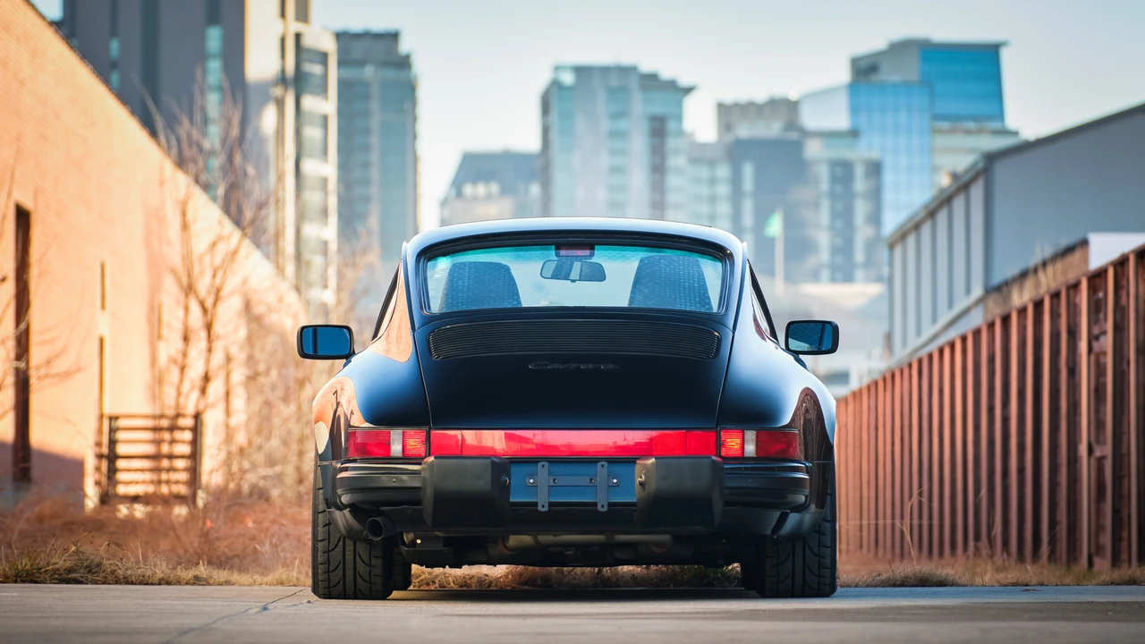 1988 Porsche 911 Carrera 3.2 - Image 9 of 31