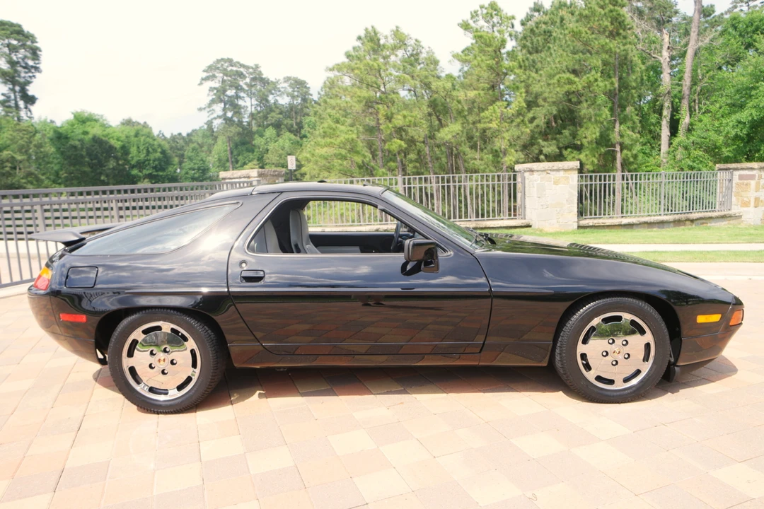 1988 Porsche 928 S4 - Image 10 of 31
