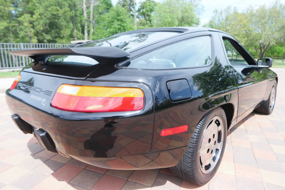 1988 Porsche 928 S4 - Image 8 of 31