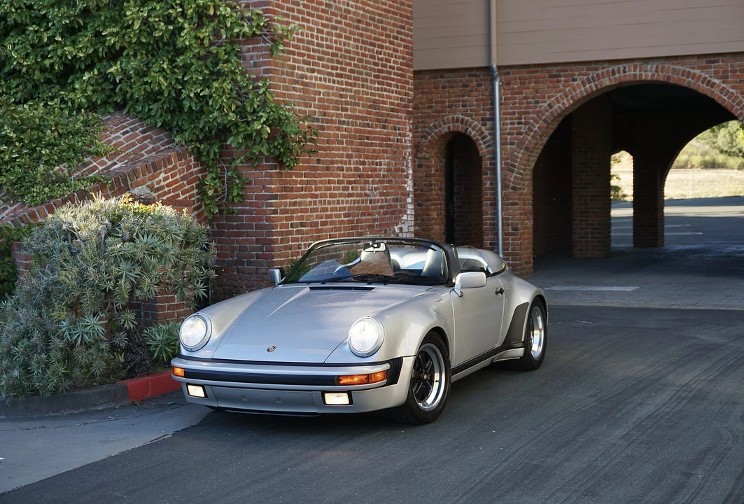 1989 Porsche 911 Carrera 3.2 - Image 10 of 31