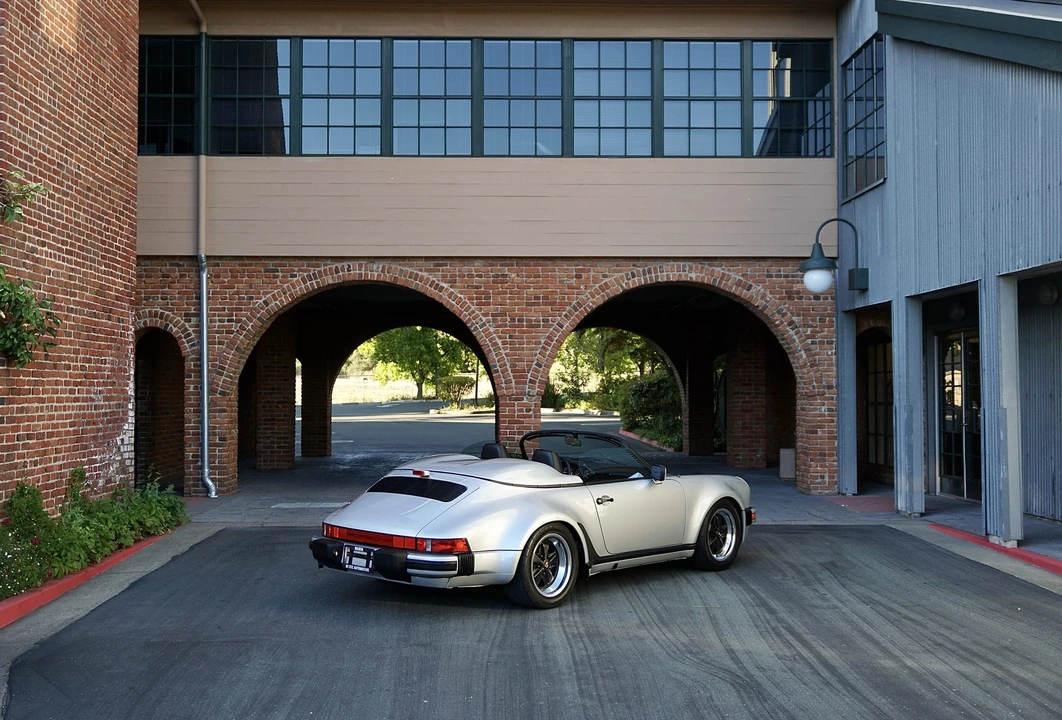 1989 Porsche 911 Carrera 3.2 - Image 29 of 31