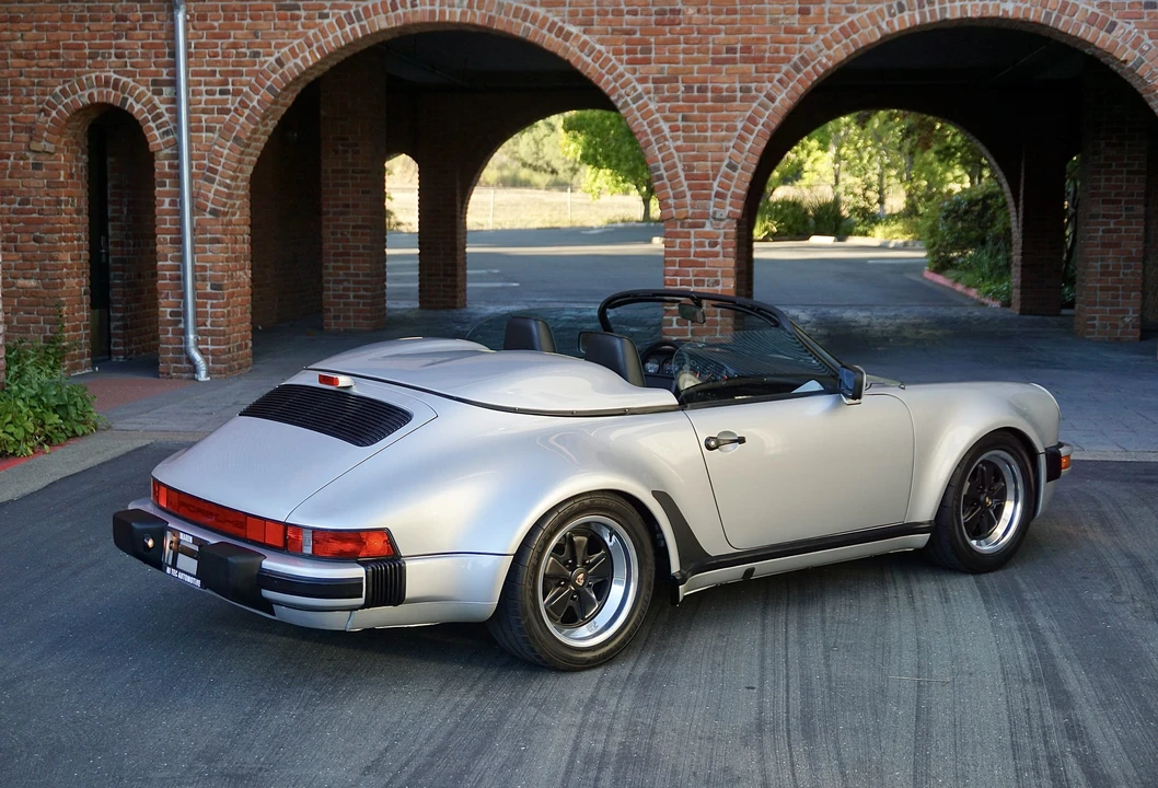 1989 Porsche 911 Carrera 3.2 - Image 30 of 31