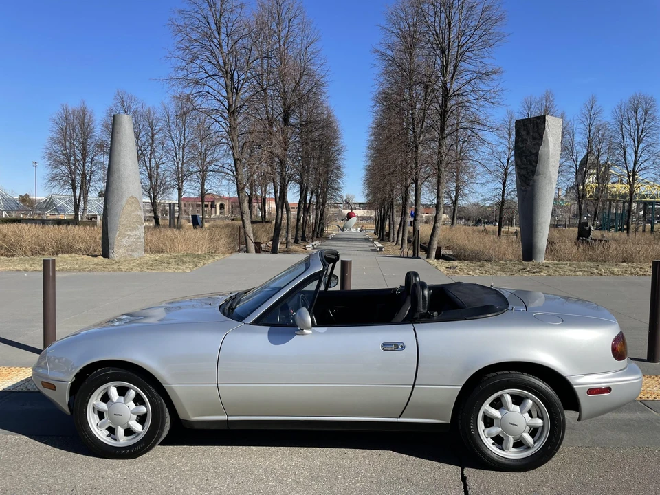1990 Mazda NA MX-5 Miata - Image 5 of 31