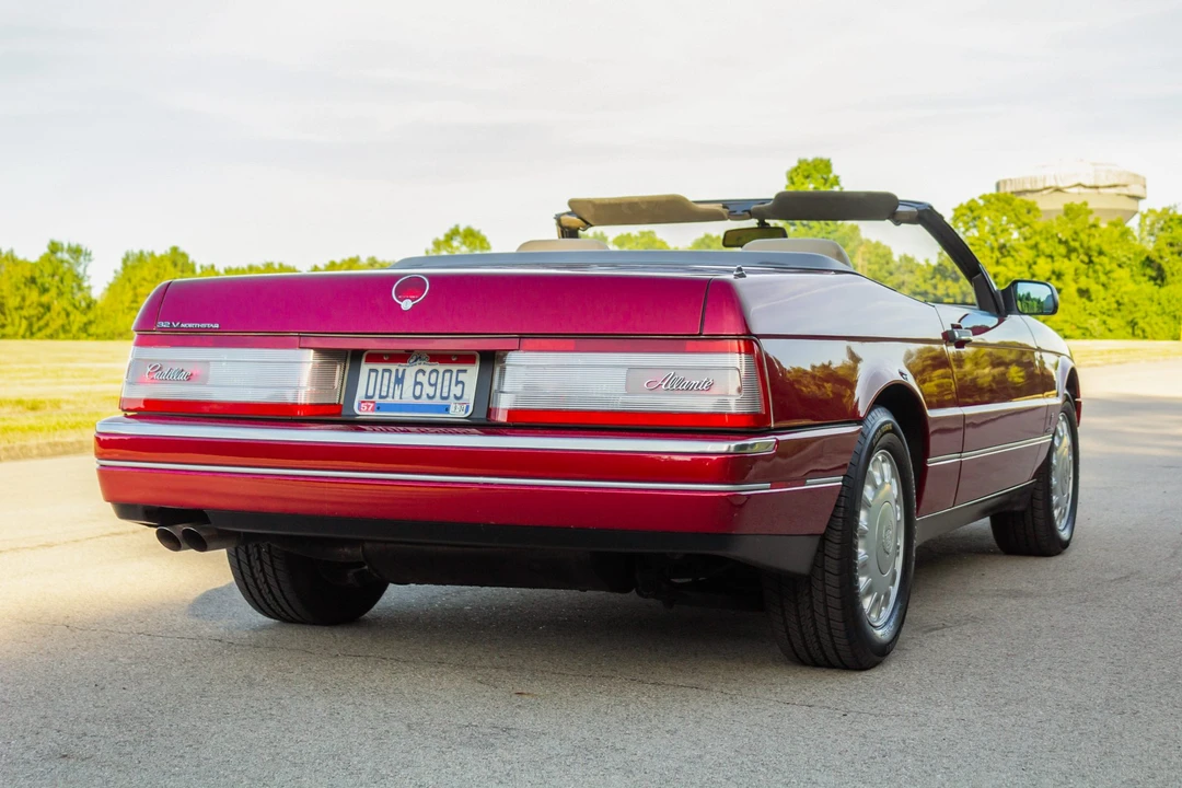 1993 Cadillac Allante - Image 19 of 31