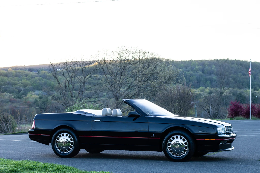 1993 Cadillac Allante - Image 2 of 31