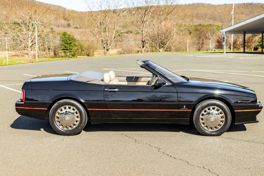 1993 Cadillac Allante - Image 30 of 31