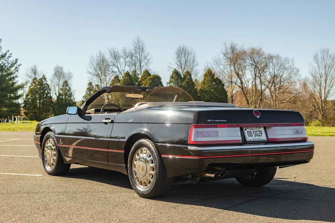 1993 Cadillac Allante - Image 22 of 31