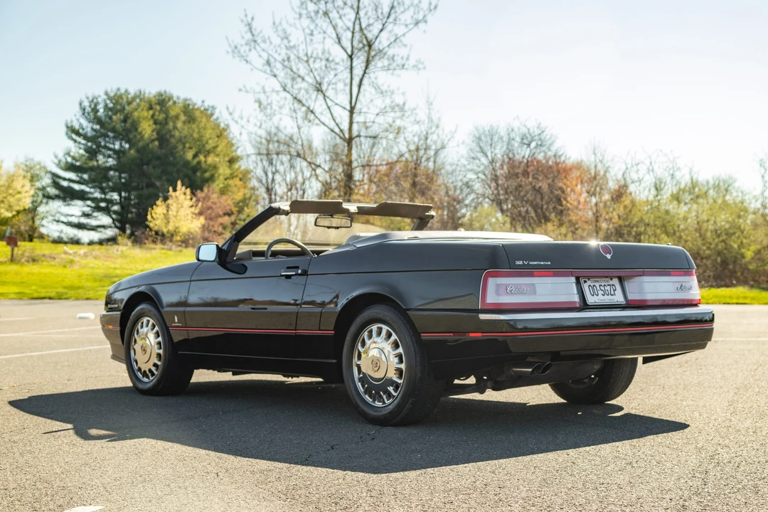 1993 Cadillac Allante - Image 23 of 31