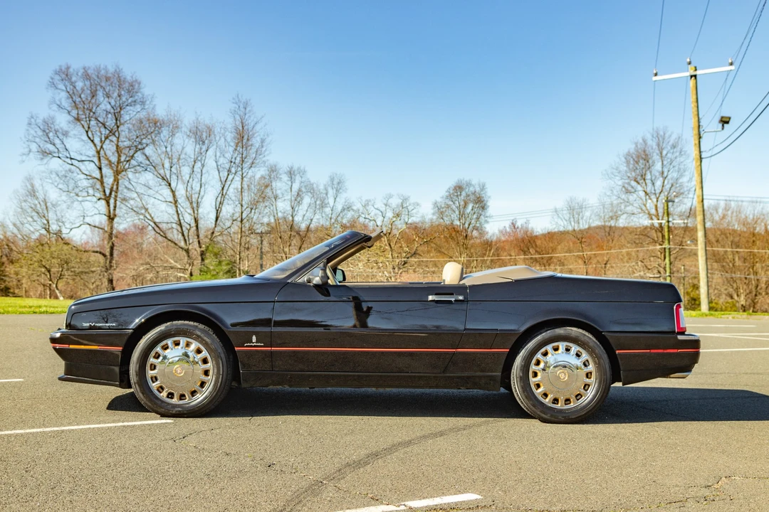 1993 Cadillac Allante - Image 16 of 31