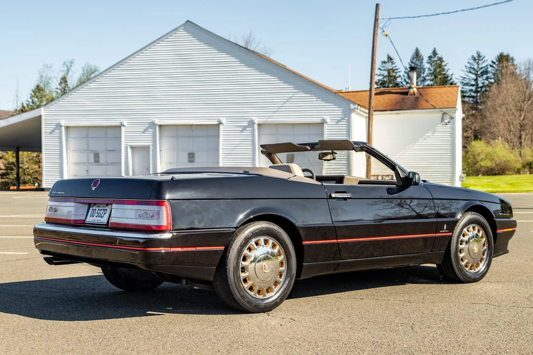 1993 Cadillac Allante - Image 29 of 31