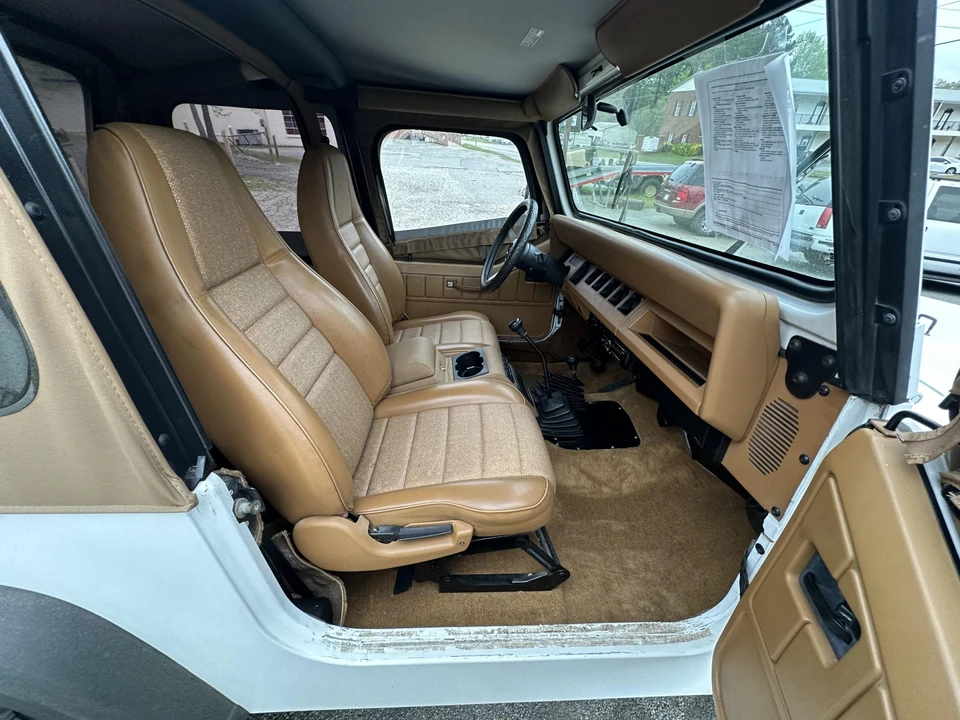 1993 Jeep YJ Wrangler - Image 16 of 31