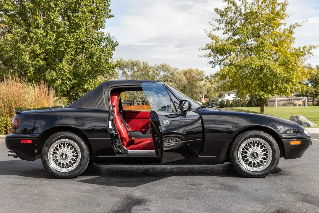 1993 Mazda NA MX-5 Miata - Image 16 of 31