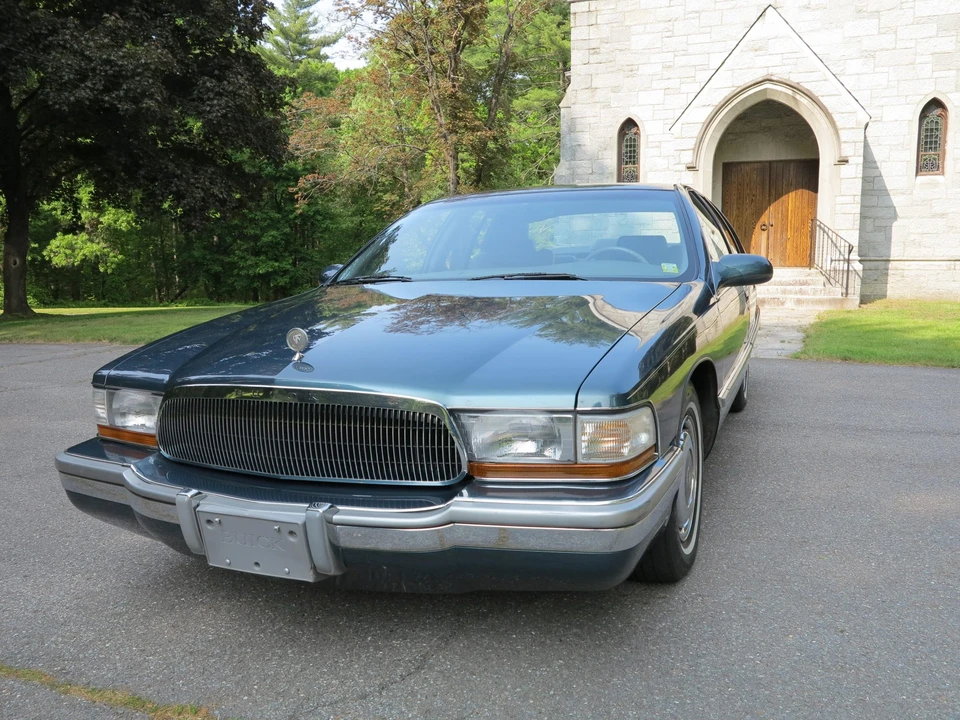 1996 Buick Roadmaster - Image 3 of 31