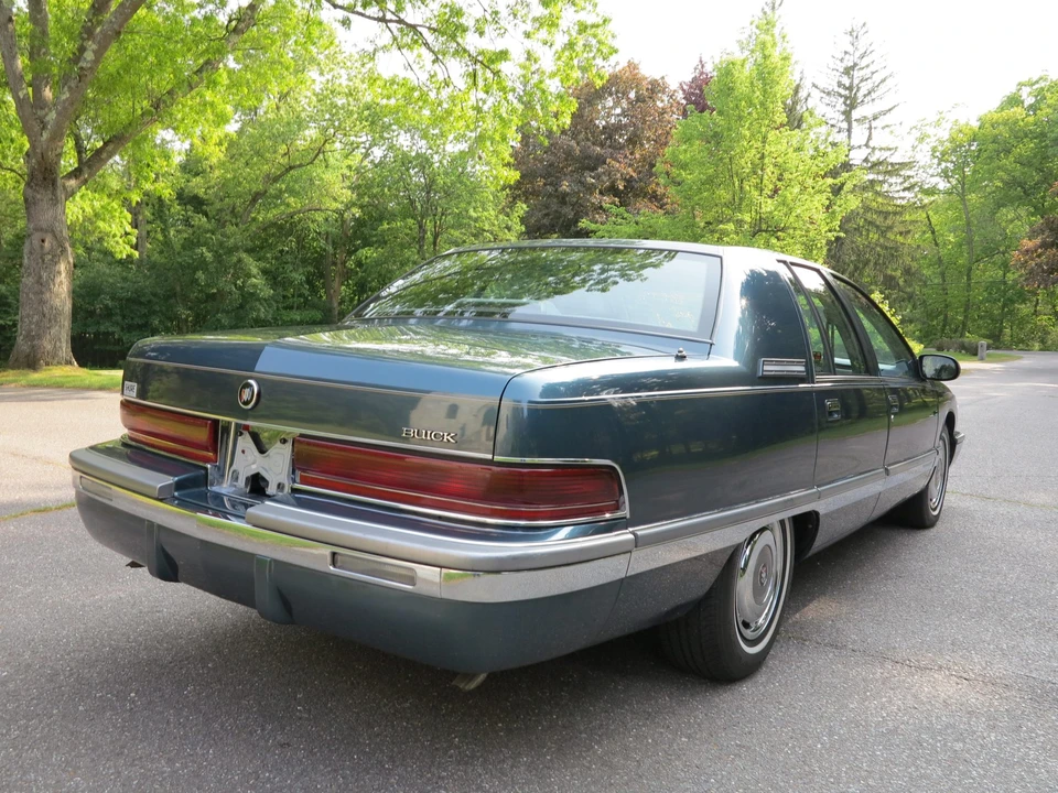 1996 Buick Roadmaster - Image 14 of 31