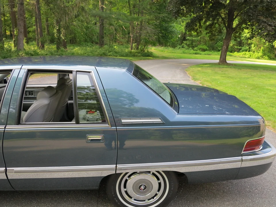 1996 Buick Roadmaster - Image 28 of 31