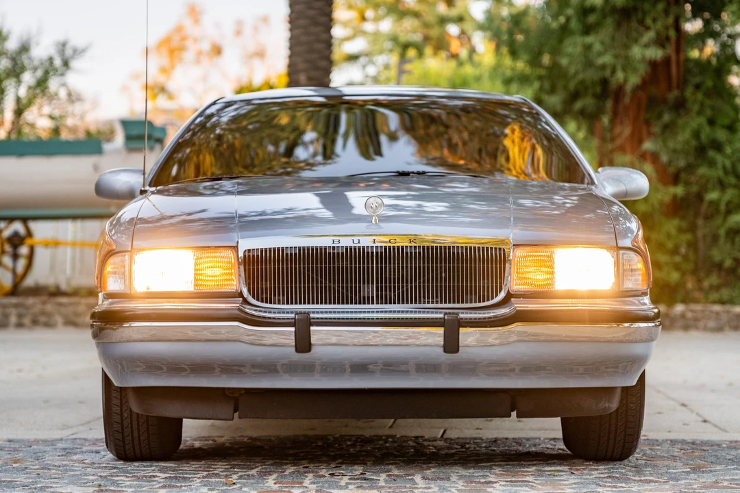 1996 Buick Roadmaster - Image 2 of 31