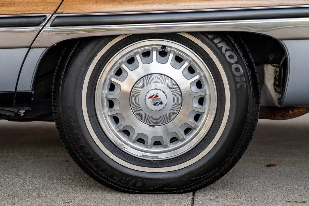 1996 Buick Roadmaster - Image 27 of 31