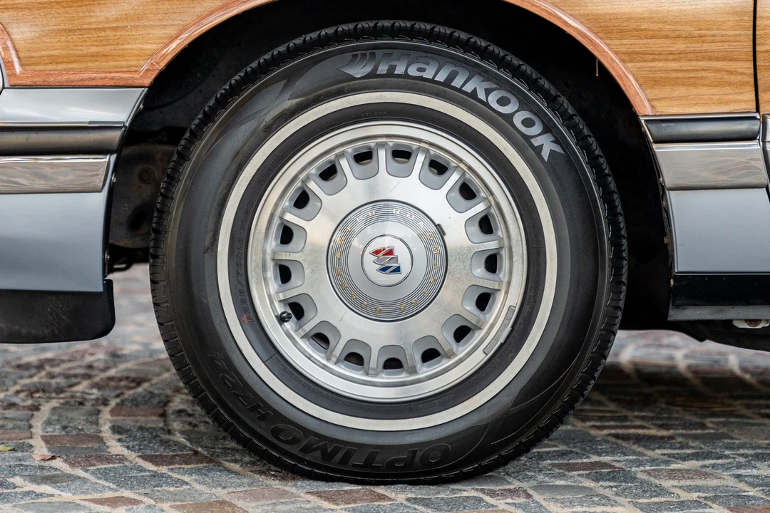 1996 Buick Roadmaster - Image 24 of 31
